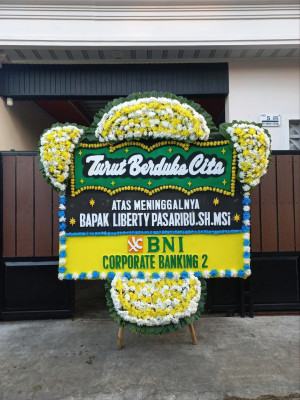 Papan Bunga Duka di Pipa Reja
