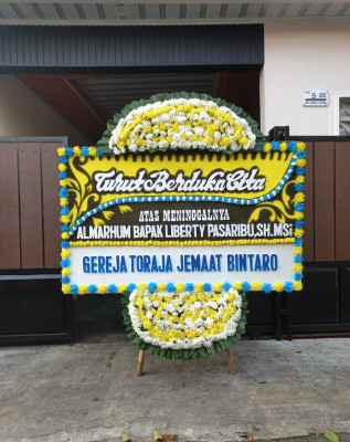 Papan Bunga Duka di Pipa Reja