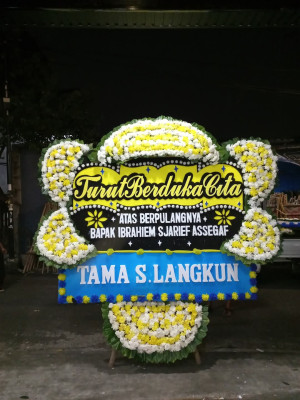 Papan Bunga Duka di Pipa Reja